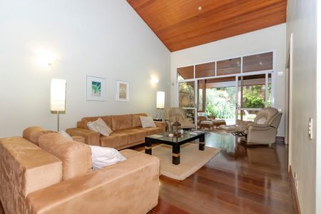 Casa à venda com 374m², 5 quartos e 6 vagas Casa à venda com 374m², 5 quartos e 6 vagasSala