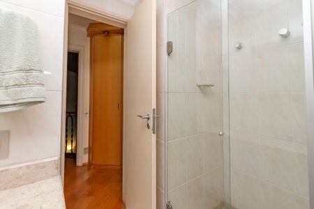 Casa à venda com 374m², 5 quartos e 6 vagas Casa à venda com 374m², 5 quartos e 6 vagasBanheiro 2 da Suíte 1