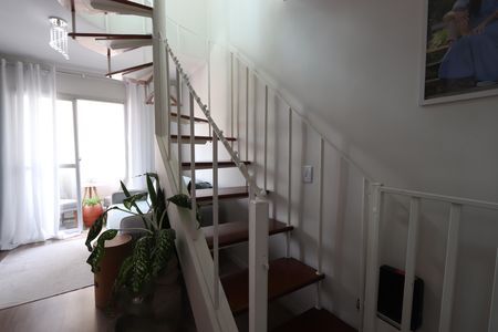 Apartamento à venda com 110m², 3 quartos e 1 vagaEscada da Cobertura