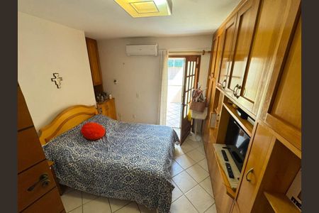 Casa de condomínio à venda com 200m², 3 quartos e 2 vagasSuite 1