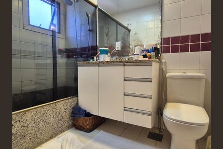 Casa de condomínio à venda com 200m², 3 quartos e 2 vagasbanheiro da suite 1