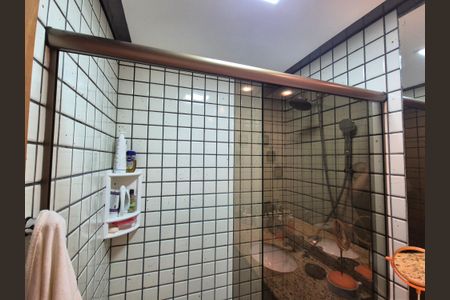 Casa de condomínio à venda com 200m², 3 quartos e 2 vagasbanheiro da suite 2