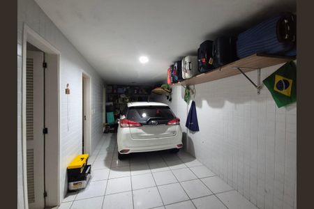Casa de condomínio à venda com 200m², 3 quartos e 2 vagasGaragem