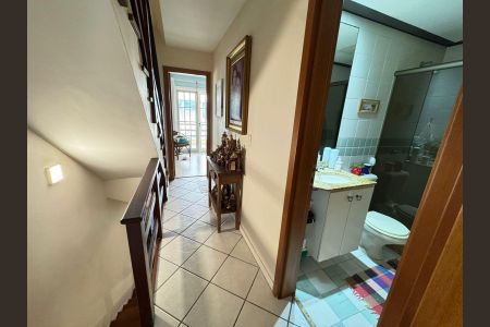 Casa de condomínio à venda com 200m², 3 quartos e 2 vagasCorredor