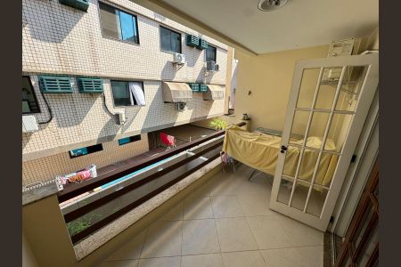 Casa de condomínio à venda com 200m², 3 quartos e 2 vagasSuite 2 - varanda