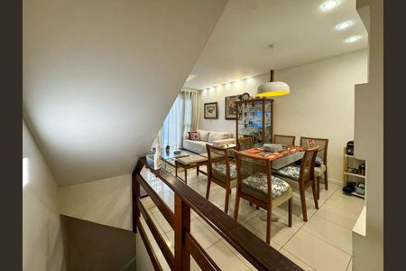 Casa de condomínio à venda com 200m², 3 quartos e 2 vagasSala