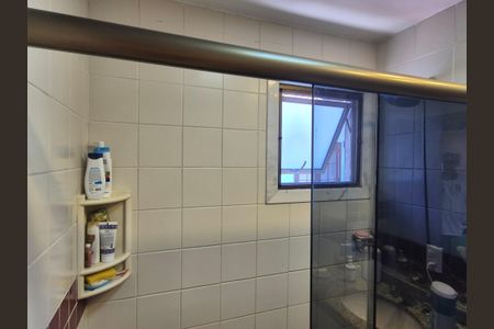 Casa de condomínio à venda com 200m², 3 quartos e 2 vagasbanheiro da suite 1