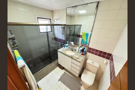 Casa de condomínio à venda com 200m², 3 quartos e 2 vagasbanheiro da suite 1
