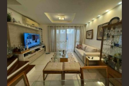 Casa de condomínio à venda com 200m², 3 quartos e 2 vagasSala