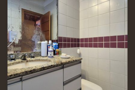 Casa de condomínio à venda com 200m², 3 quartos e 2 vagasbanheiro da suite 1