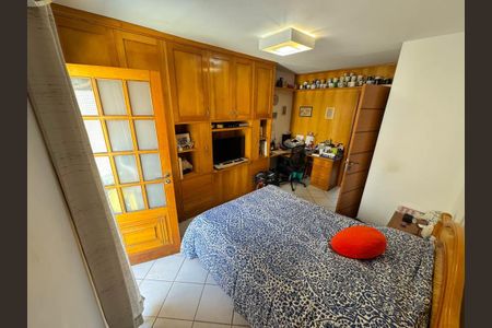 Casa de condomínio à venda com 200m², 3 quartos e 2 vagasSuite 1