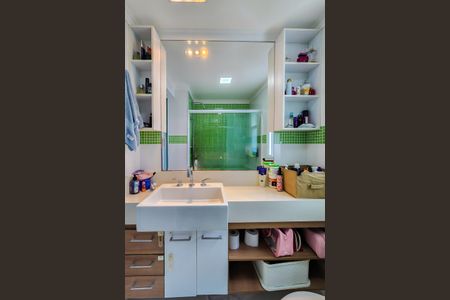 Apartamento à venda com 83m², 2 quartos e 2 vagas Apartamento à venda com 83m², 2 quartos e 2 vagasBanheiro da Suíte