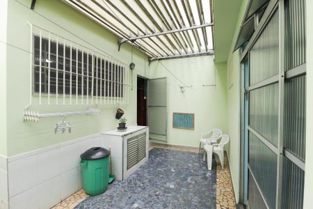 Casa à venda com 172m², 3 quartos e 3 vagas Casa à venda com 172m², 3 quartos e 3 vagasÁrea externa