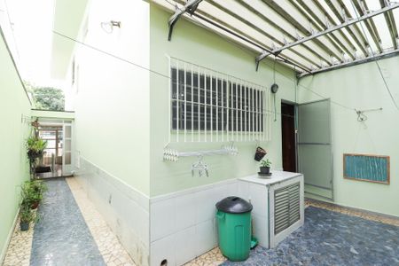 Casa à venda com 172m², 3 quartos e 3 vagas Casa à venda com 172m², 3 quartos e 3 vagasÁrea externa