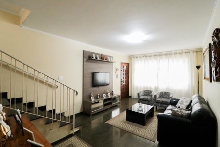 Casa à venda com 172m², 3 quartos e 3 vagas Casa à venda com 172m², 3 quartos e 3 vagasSala