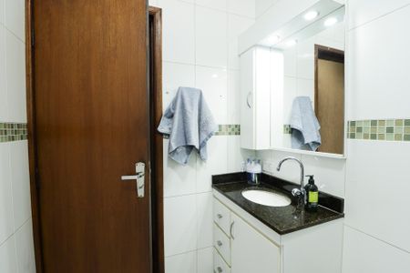 Casa à venda com 172m², 3 quartos e 3 vagas Casa à venda com 172m², 3 quartos e 3 vagasBanheiro Social