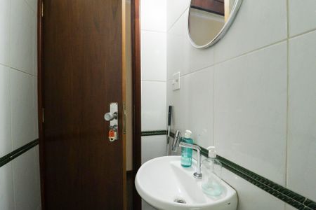 Casa à venda com 172m², 3 quartos e 3 vagas Casa à venda com 172m², 3 quartos e 3 vagasLavabo