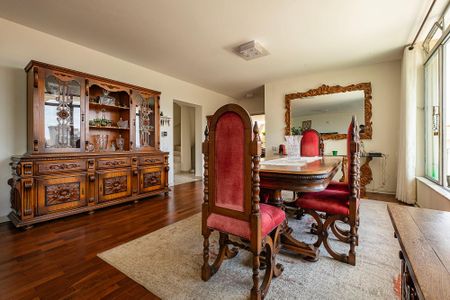 Casa à venda com 526m², 4 quartos e 4 vagasSala