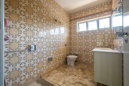 Casa à venda com 526m², 4 quartos e 4 vagasSuíte - Banheiro