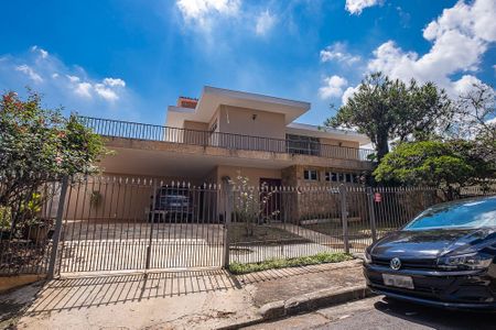 Casa à venda com 526m², 4 quartos e 4 vagasFachada