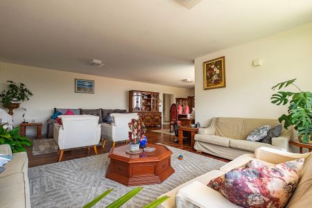 Casa à venda com 526m², 4 quartos e 4 vagasSala