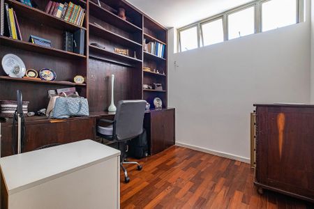 Casa à venda com 526m², 4 quartos e 4 vagasSala - Escritório