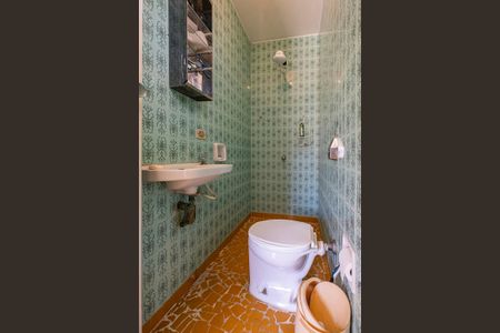 Casa à venda com 526m², 4 quartos e 4 vagasQuintal - Banheiro de Serviço