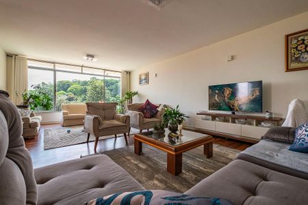 Casa à venda com 526m², 4 quartos e 4 vagasSala