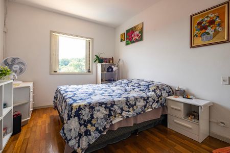 Casa à venda com 526m², 4 quartos e 4 vagasQuarto 2