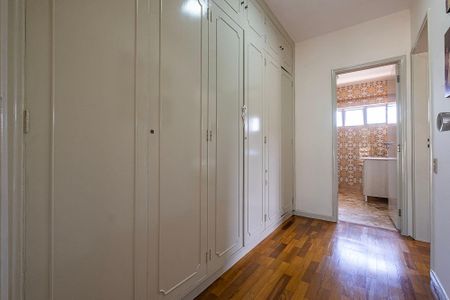 Casa à venda com 526m², 4 quartos e 4 vagasSuíte