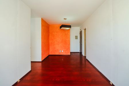 Apartamento à venda com 69m², 2 quartos e 1 vaga Apartamento à venda com 69m², 2 quartos e 1 vagaSala