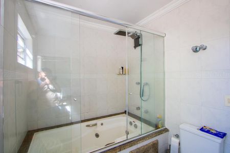 Apartamento à venda com 300m², 3 quartos e 2 vagasBanheiro do quarto 1