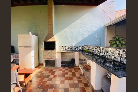 Casa à venda com 180m², 3 quartos e 2 vagasFoto 01