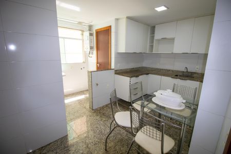 Apartamento à venda com 82m², 3 quartos e 2 vagas Apartamento à venda com 82m², 3 quartos e 2 vagasCozinha