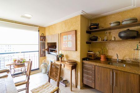 Apartamento à venda com 218m², 4 quartos e 4 vagasCozinha - Varanda