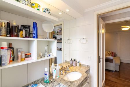 Apartamento à venda com 218m², 4 quartos e 4 vagasBanheiro da Suíte 2