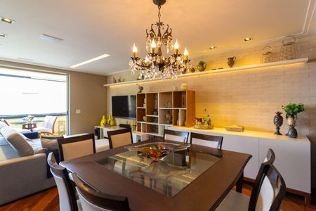 Apartamento à venda com 218m², 4 quartos e 4 vagasSala