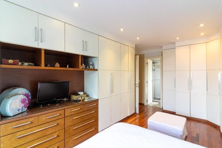 Apartamento à venda com 218m², 4 quartos e 4 vagas Suíte 1