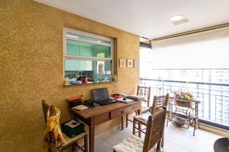 Apartamento à venda com 218m², 4 quartos e 4 vagasCozinha - Varanda