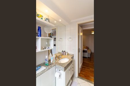 Apartamento à venda com 218m², 4 quartos e 4 vagasBanheiro da Suíte 2