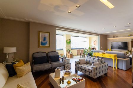 Apartamento à venda com 218m², 4 quartos e 4 vagasSala