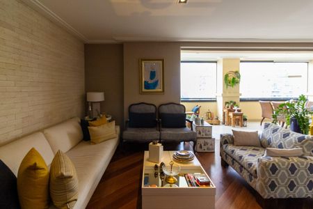 Apartamento à venda com 218m², 4 quartos e 4 vagasSala