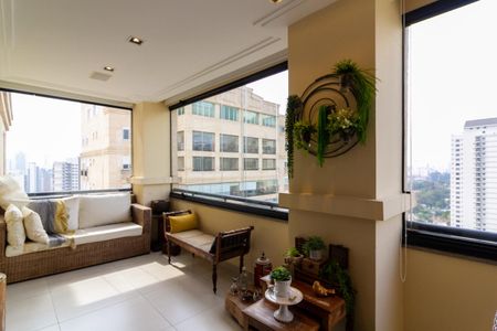 Apartamento à venda com 218m², 4 quartos e 4 vagasVaranda