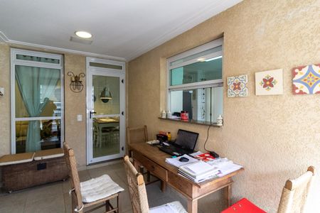 Apartamento à venda com 218m², 4 quartos e 4 vagasCozinha - Varanda