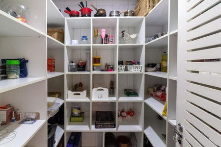 Apartamento à venda com 218m², 4 quartos e 4 vagasDespensa