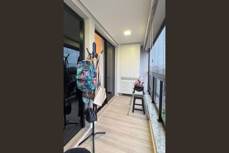 Apartamento à venda com 90m², 3 quartos e 2 vagasSacada do Quarto 2