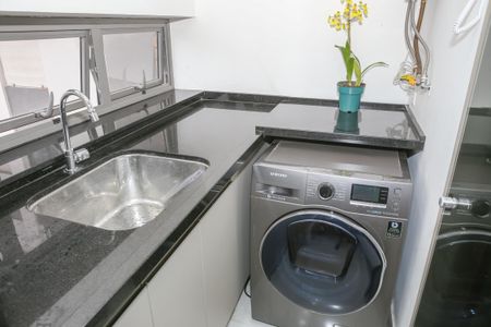 Apartamento à venda com 85m², 2 quartos e 2 vagas Apartamento à venda com 85m², 2 quartos e 2 vagasCozinha e Área de Serviço