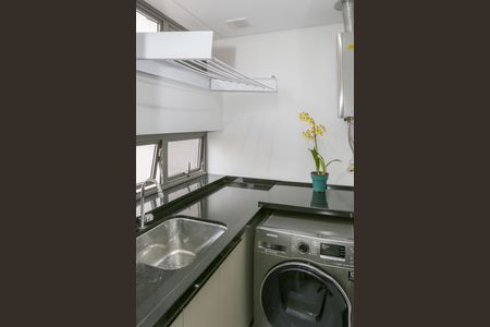 Apartamento à venda com 85m², 2 quartos e 2 vagas Apartamento à venda com 85m², 2 quartos e 2 vagasCozinha e Área de Serviço