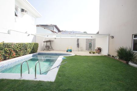 Casa de condomínio à venda com 370m², 6 quartos e 2 vagasQuintal