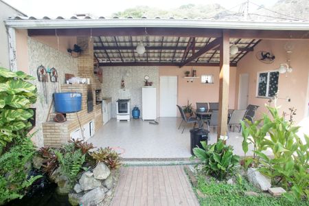 Casa de condomínio à venda com 370m², 6 quartos e 2 vagasChurrasqueira